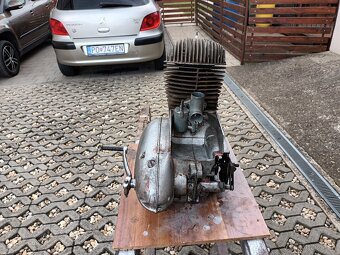 Jawa 250 - 4