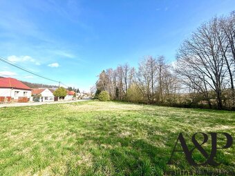 POZEMOK PRE VÝSTAVBU RODINNÉHO DOMU, 1188 M2, PRIETRŽ, okr. - 4