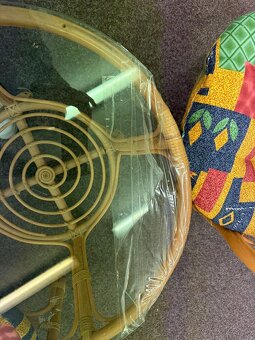 Predám ratanové sedenie – 2 kreslá + stolík so sklom - 4