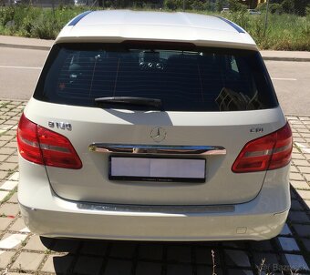 Predám osobný automobil Mercedes - 4