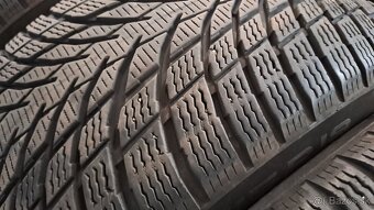 Predám 4ks jazdené zimné 225/45r18-95V Nokian - 4
