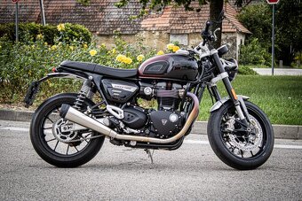 Triumph Speed Twin 1200 Stealth Edition - 4