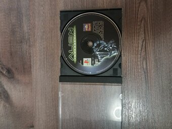 Medal of honor underground + alien resurrection  ps1 - 4