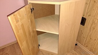 Rohová a šatníkova skriňa - 4