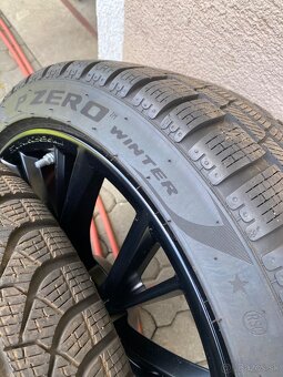 Pirelli P ZERO WINTER 245/40 R19 98H XL FR RFT zimne pneu - 4