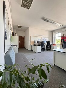 NA PREDAJ• Kancelária v centre mesta Trenčín• 70m2 - 4