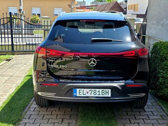 MERCEDES- BENZ EQA 250 s výkonom 140 kW 190 k len 91000km - 4