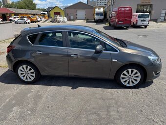 Opel Astra 1.4 Turbo 140k Cosmo - 4