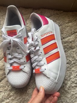 Adidas superstar original 40,5 a on cloud 38 - 4
