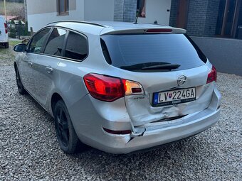 Opel Astra Caravan 1.7cdti 2012 PLNE POJAZDNÉ - 4