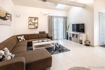 Moderny 4 izbovy RD s bazenom na priestrannom pozemku - 4