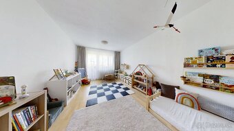 3-izb. byt s výmerou 83 m2, dvomi loggiami a balkónom vo výb - 4