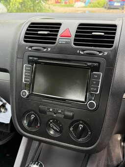 Rozpredam Volkswagen Jetta 1.9 TDi 77kw 5q . Predok autá rov - 4