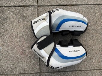 Hokejova vystroj - 4