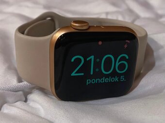 Hodinky - Apple Watch SE - 4
