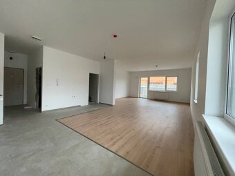 NA PREDAJ: 2-IZBOVÝ APARTMÁN S PREDZÁHRADKOU, Jána Ondruša, - 4