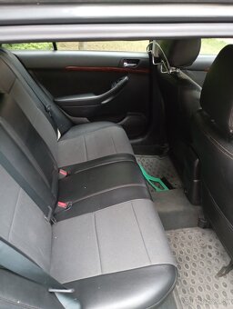 Toyota Avensis T25 wagon 2.2 110kw - 4