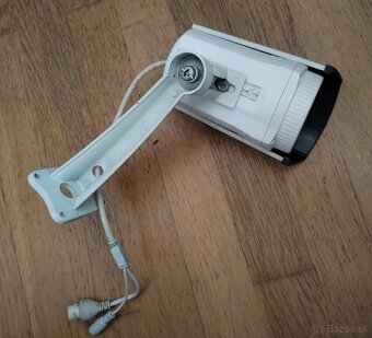 IP kamera Hikvision DS-2CD2232-I5 včetně držáku - 4