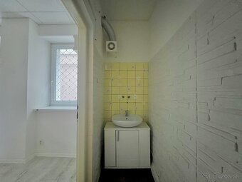 Kancelária so vstupom priamo z námestia - 4