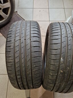 215/55/16 93V - 4