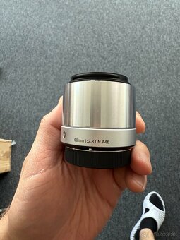 Sigma 60mm f/2,8 DN Art M43 Silver - TOP stav - 4