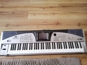 Roland e-60 - 4