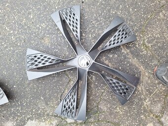 Puklice originál škoda karoq r19 - 4