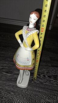Žena v kroji - 4
