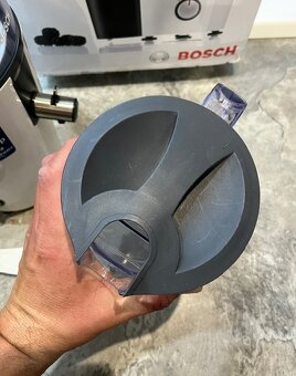 Odšťavovač Bosch MES25A0 700w - 4