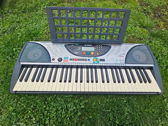 Klavír Yamaha PSR-240 - 4
