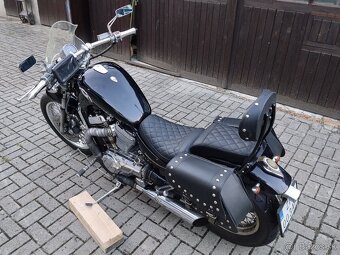 Suzuki Intruder VS 750 - 4