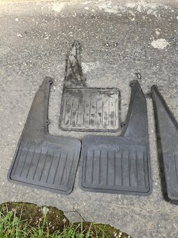 Lapace necistot - BMW - 4