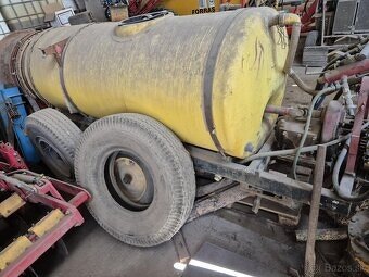 Predám postrekovač -  rosič Kertitox 2000 l - 4