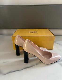 Fendi kožené lodičky - 4