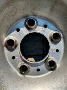 Sada 16" plechových diskov (s puklicami a pneu) - 4