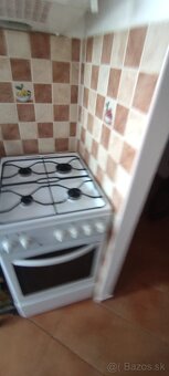 Sporak plynovy a rura elektricka - 4