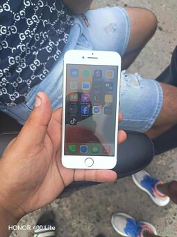Predám iPhone 8 82% - 4