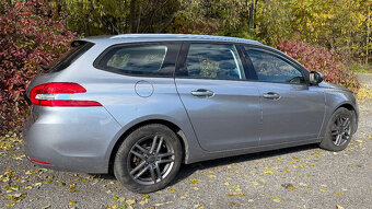 Peugeot 308 SW 1.2 e-THP 130k Combi 96kw Manuál - 4