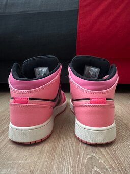 Dámske tenisky Air Jordan 1 Mid Coral Chalk - 4