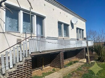 Dvojpodlažný rodinný dom z roku 1995 na okraji obce - Kosihy - 4