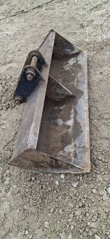 Pevná svahovacia lyžica uchyt JCB 4/3cx,65r - 4