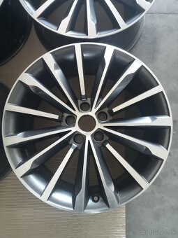 Predam hlinikove disky na Skoda Superb TRINITY R19 - 4