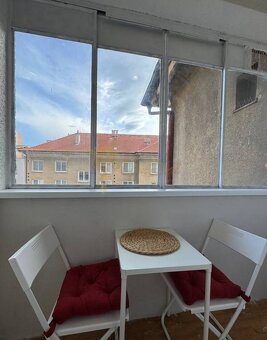 garzónka s lodžiou neďaleko centra mesta, Belehradská, Nové - 4