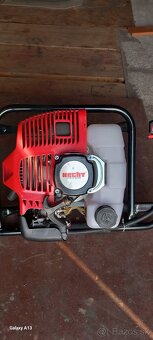 Motorový zemny vrtak checht - 4