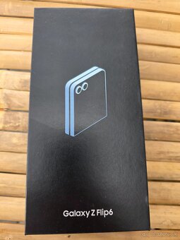 Samsung Z Flip 6 - 4