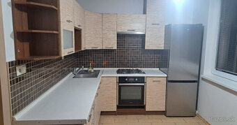 Prenájom: Priestranný 2-izbový Byt (prerobený na 3 izby) s B - 4