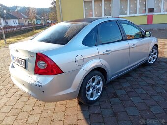 Ford Focus MK 2 SEDAN 1.6 TDCi 80kw - 4