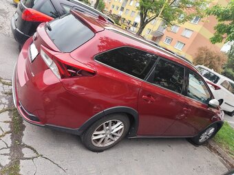 Toyota Auris hybrid - 4