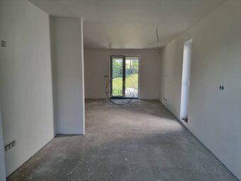 Skolaudovaná novostavba rodinného domu v obci Lúčnica nad Ži - 4
