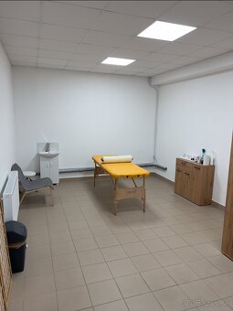 Prenájom priestorov 30m2 pre služby/kanceláriu - Bánovce - 4